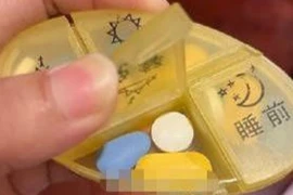 Hôn phu lén uống thuốc, cô gái theo dõi phát hiện chuyện động trời 