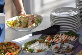 Đi lại khó khăn, cậu bé khiến bác sĩ sốc nặng vì sự thật