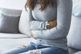 Uống sữa đậu nành đau bụng, coi chừng ngộ độc nên khám ngay