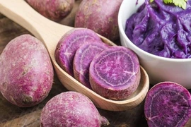 Cho chồng ăn 3 thứ này, chị em khỏi lo chuyện thân mật