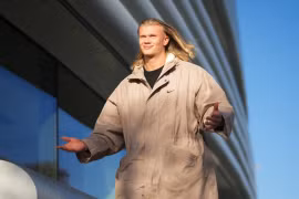 Haaland gây bất ngờ khi làm người mẫu ảnh 