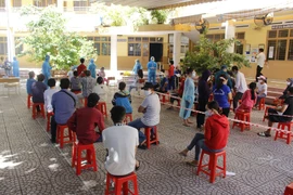 Bình Thạnh lấy mẫu tầm soát COVID trước với 7 phường nguy cơ cao