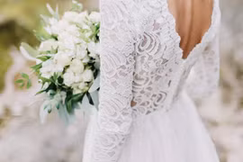 Hôn phu quyết không cho vợ mặc váy cưới trắng, lý do gây choáng 