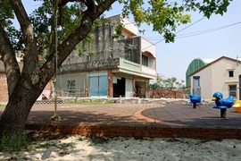 Cáu giận vì con riêng của vợ khóc nháo, người đàn ông làm điều kinh hoàng