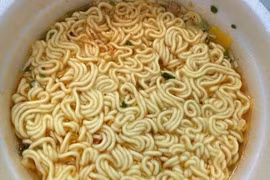 Ăn mì gói 3 năm, thanh niên bị tiền ung thư đại tràng 