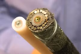 Vì sao cáp quang biển sửa mãi không xong