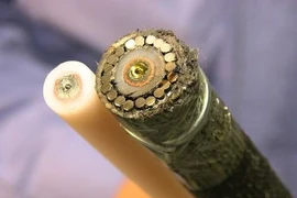 Vì sao cáp quang biển sửa mãi không xong