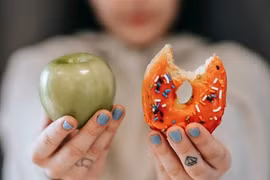 Cô gái tăng 10kg dù ăn kiêng 2 năm