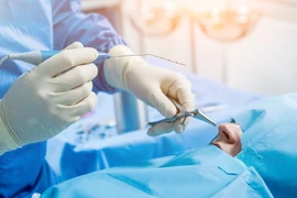 Bị chó nhà hàng xóm cắn, cô gái khâu 500 mũi mới sống sót 