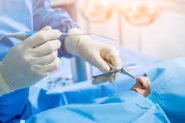 Bị chó nhà hàng xóm cắn, cô gái khâu 500 mũi mới sống sót 