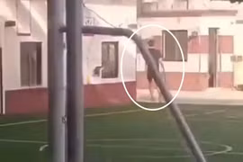 Con bị xe đâm, bố gây thảm án 6 người chết