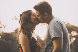 Chiều lòng bạn gái khi ân ái, chàng trai suýt hỏng "của quý"