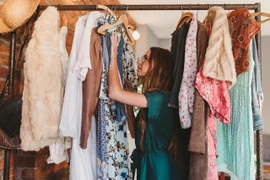 Thuê quần áo chụp ảnh sống ảo, cô gái mắc bệnh đáng sợ 