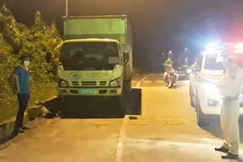 Tài xế dừng xe luồng xanh để uống bia