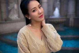 Diện bikini dọn dẹp ban công, nữ diễn viên khiến dân tình xôn xao