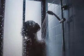 Đêm tân hôn, vợ tắm 10 lần khiến chồng muốn bỏ ngay lập tức