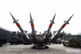 Cận cảnh tên lửa SAM-3 và các khí tài hiện đại trưng bày tại Hà Nội