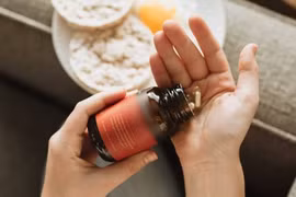 Dùng vitamin thay cơm liên tục, nam sinh bị suy kiệt nghiêm trọng