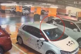 Vừa rút gần tỷ để cầu hôn, chàng trai tái mặt vì điều này 