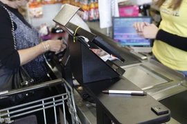 Mẹ hối không kịp khi sơ suất 1 phút khi đưa con đi siêu thị 