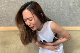 Coi thường đau bụng đầy hơi, đi khám phát hiện ung thư di căn