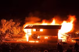 Cụ ông 90 tuổi đốt nhà vì đòi quà người yêu cũ không được 