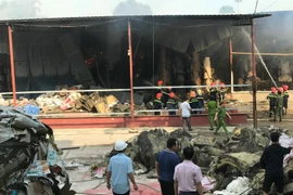 Cháy lớn tại kho giấy 2.000 m2 ở Phú Thọ