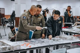 Thái Lan: Bắt thêm 5 nhà sư giấu hàng chục tỷ tiền, vàng trong chùa