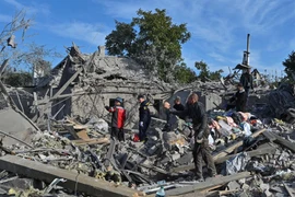 Belarus cáo buộc Kiev âm mưu tấn công, đông nam Ukraine hứng tên lửa