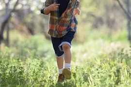 Nghe tiếng kêu cứu trong bụi cây, phát hiện chuyện kinh hoàng 