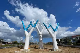 Khánh Hòa lên tiếng về biểu tượng lạ trên đường vào Nha Trang