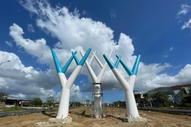 Khánh Hòa lên tiếng về biểu tượng lạ trên đường vào Nha Trang