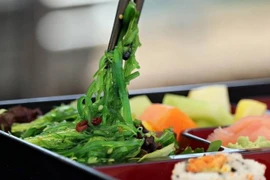 Nữ đầu bếp gặp quả đăng khi bỏ phân vào đồ ăn của hiệu trưởng 