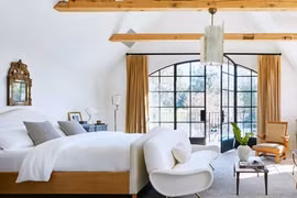 Chàng trai gặp trải nghiệm kinh hoàng khi đang âu yếm bạn gái 