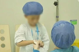 Bé trai đột nhiên mờ mắt, đi khám phát hiện điều kinh hãi