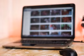 Vì sao trang web ở Mỹ chơi trội miễn phí cho nhân viên y tế xem phim người lớn?