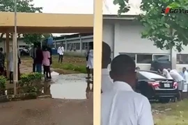 Chuẩn bị được ướp xác, “tử thi” bỗng bật dậy đi khắp bệnh viện