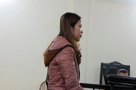 Kết đắng của những "hotgirl" thích xài tiền đô