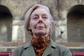 Chuyện lạ hôm nay: Cụ bà hành động lạ và tình yêu rớt nước mắt...