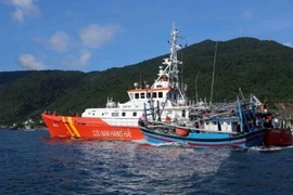 Cứu hộ an toàn tàu cá và 5 thuyền viên bị nạn trên biển