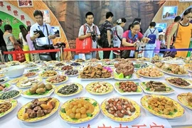 Kỳ lạ bữa tiệc toàn bằng đá nhìn cực ngon mắt