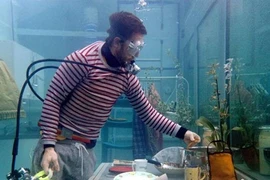 Sống dưới nước như "người cá" 5 ngày, bạn gặp điều gì?