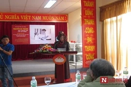 Con ông Nguyễn Bá Thanh bật khóc trong ngày giới thiệu sách về cha