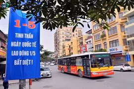 Chùm ảnh những người lao động miệt mài không có ngày 1/5