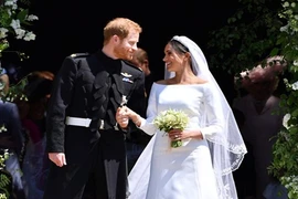 Những điều chưa tiết lộ về váy cưới của Công nương Meghan Markle
