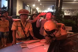 Người vi phạm yêu cầu CSGT vào khách sạn làm việc là ai?