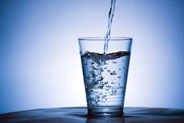 Chuyện dị có thật: Kinh dị đun băng vệ sinh để uống 