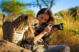 Trọn bộ ảnh “người đẹp và quái vật” ngoài thiên nhiên hoang dã