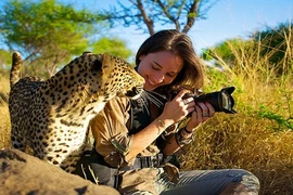 Trọn bộ ảnh “người đẹp và quái vật” ngoài thiên nhiên hoang dã