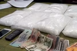 Thanh niên đánh giày giấu 7 kg ma túy trong thùng quýt